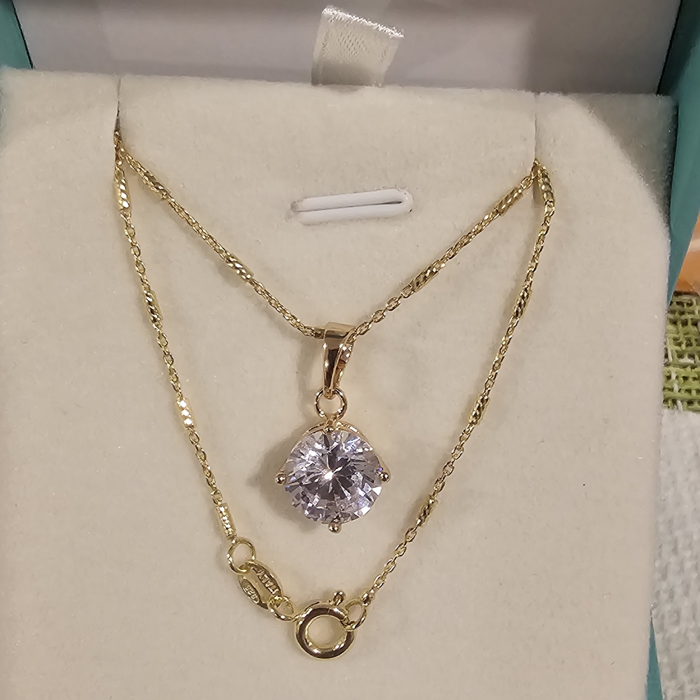 Elegant Gold Necklace with Clear Pendant